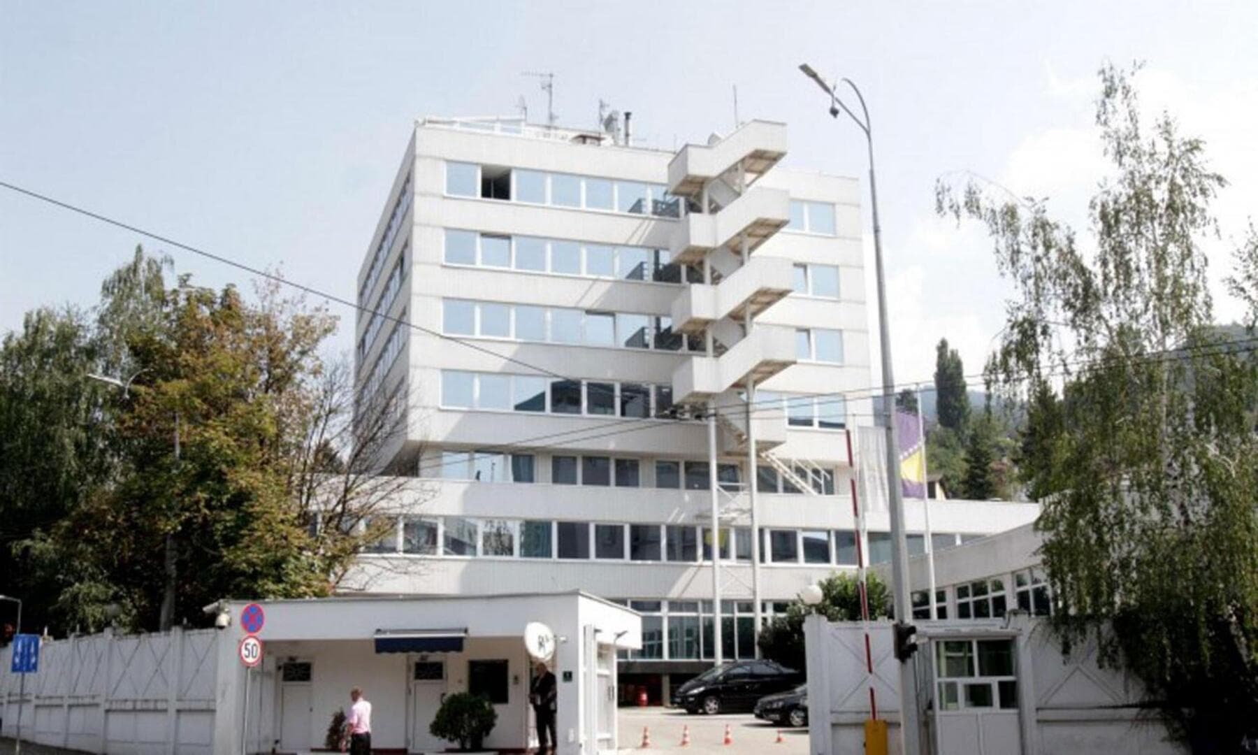 Bez OHR-a i Ustavnog suda sporovi u BiH bi se razrješavali nasiljem - slika 1