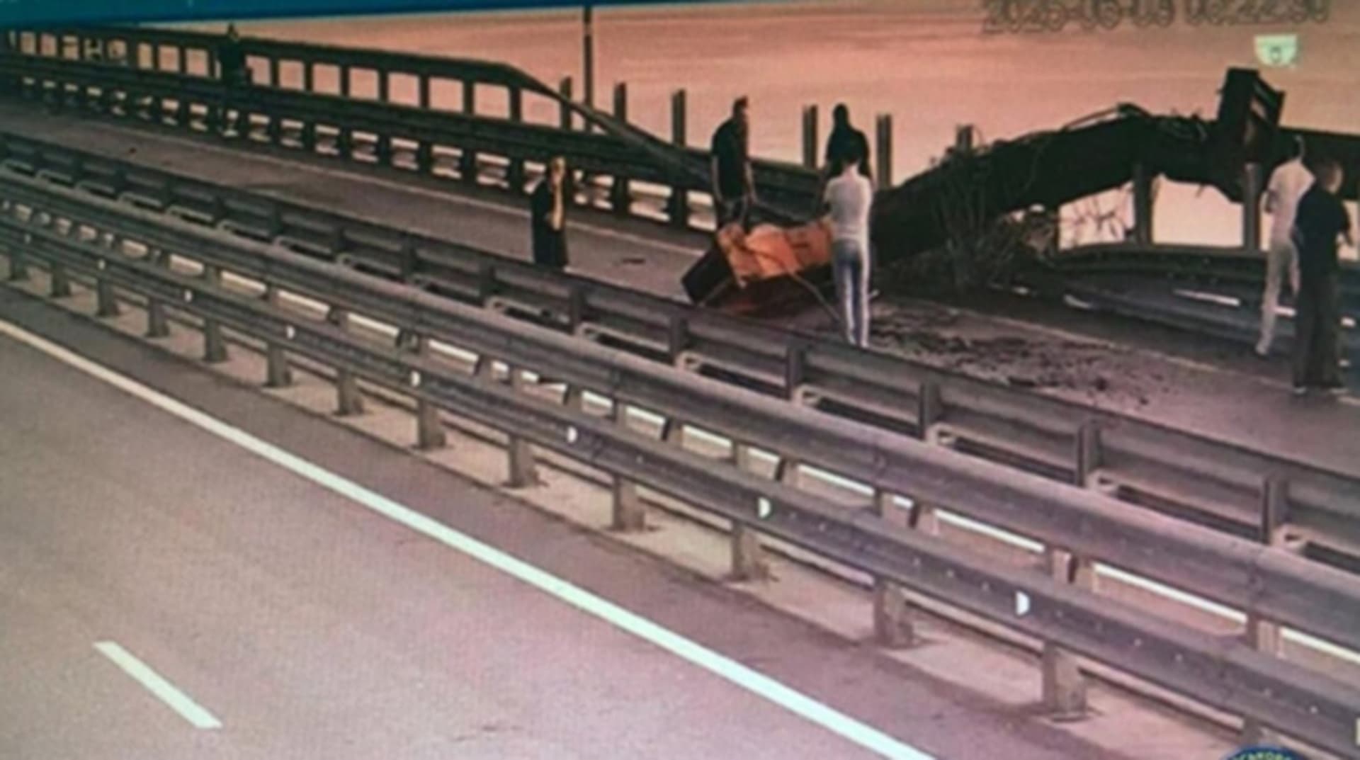 Ukrajinci opet oštetili Krimski most - slika 1