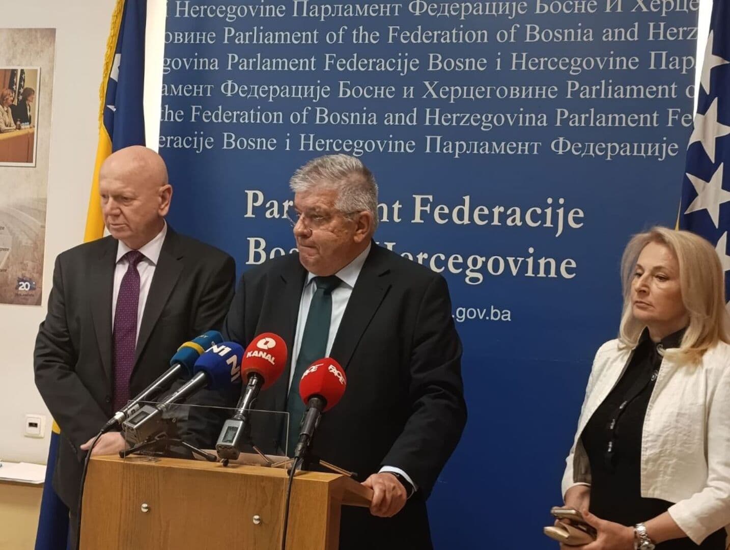 Hvalite me usta moja! Federalni parlament 'ponosan' na svoj rad - slika 1