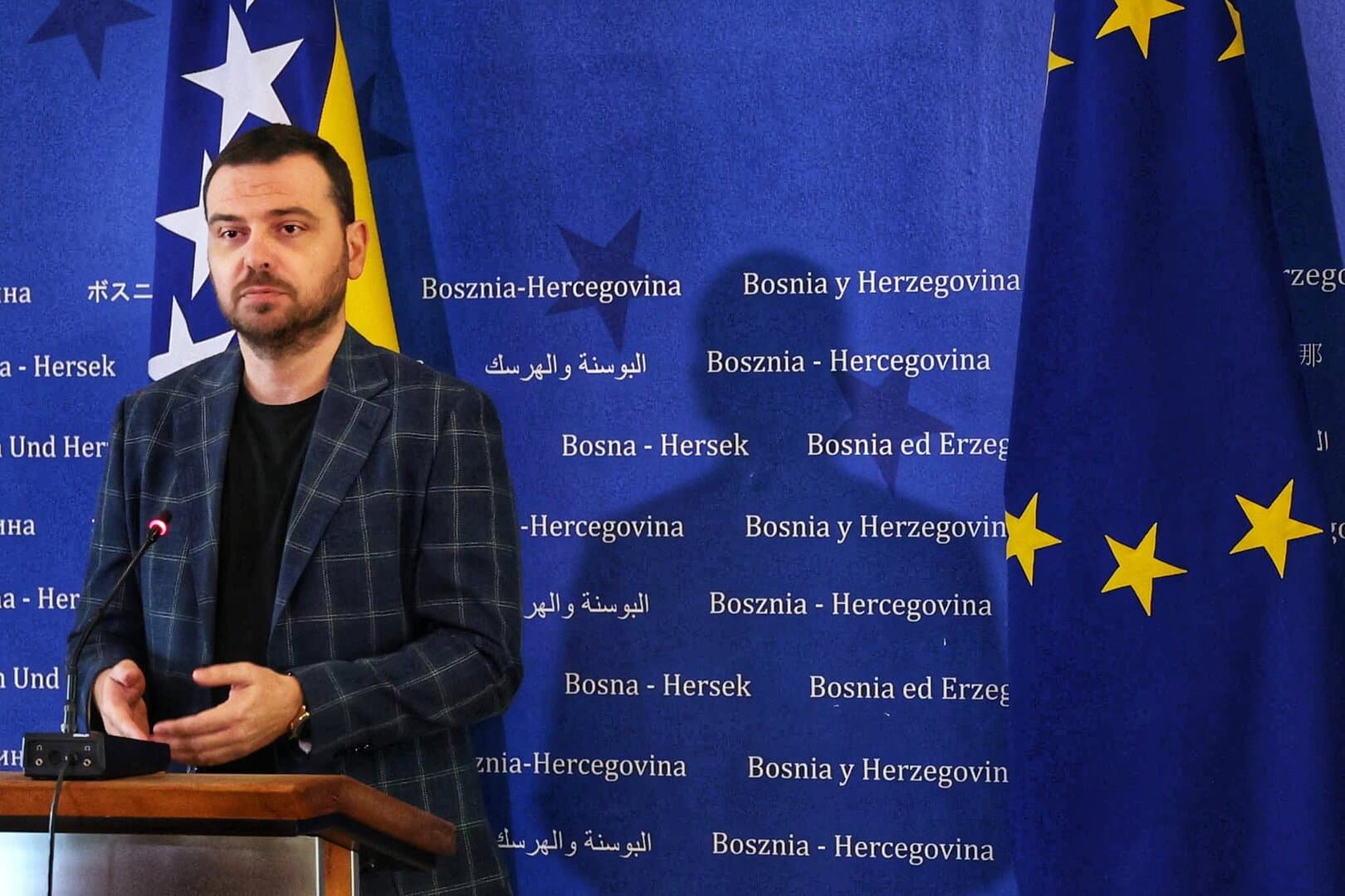 Magazinović traži hitno izmještanje migrantskog kampa Blažuj - slika 1