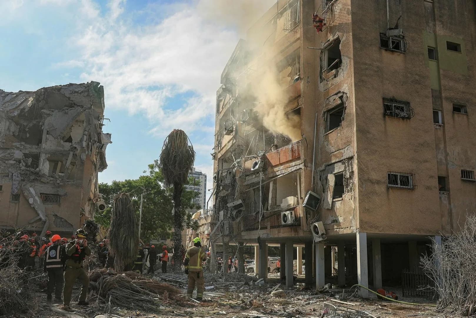 U jutrošnjim iranskim udarima na Izrael 76 ranjenih - slika 1