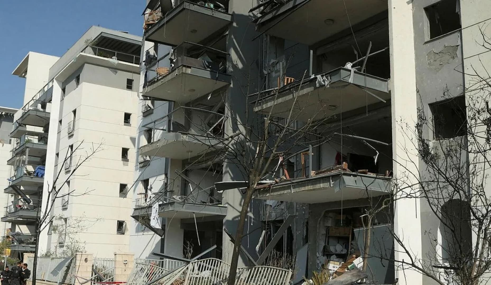 Jedna osoba poginula, više od 20 ranjenih u Izraelu nakon iranske raketne paljbe - slika 1