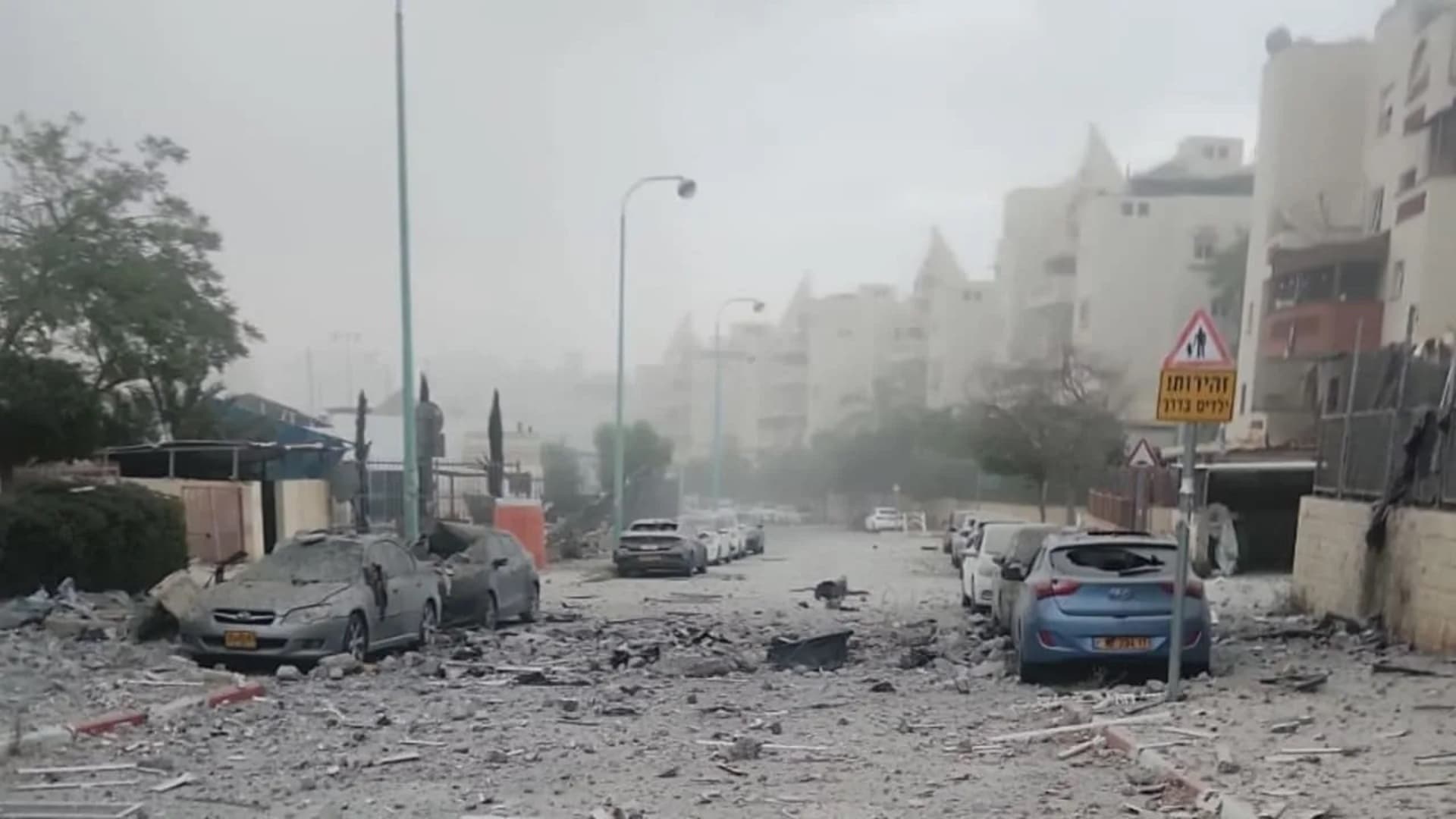 Četvero mrtvih, više od 11 ranjenih u napadu iranskim projektilima na Beršebu - slika 1