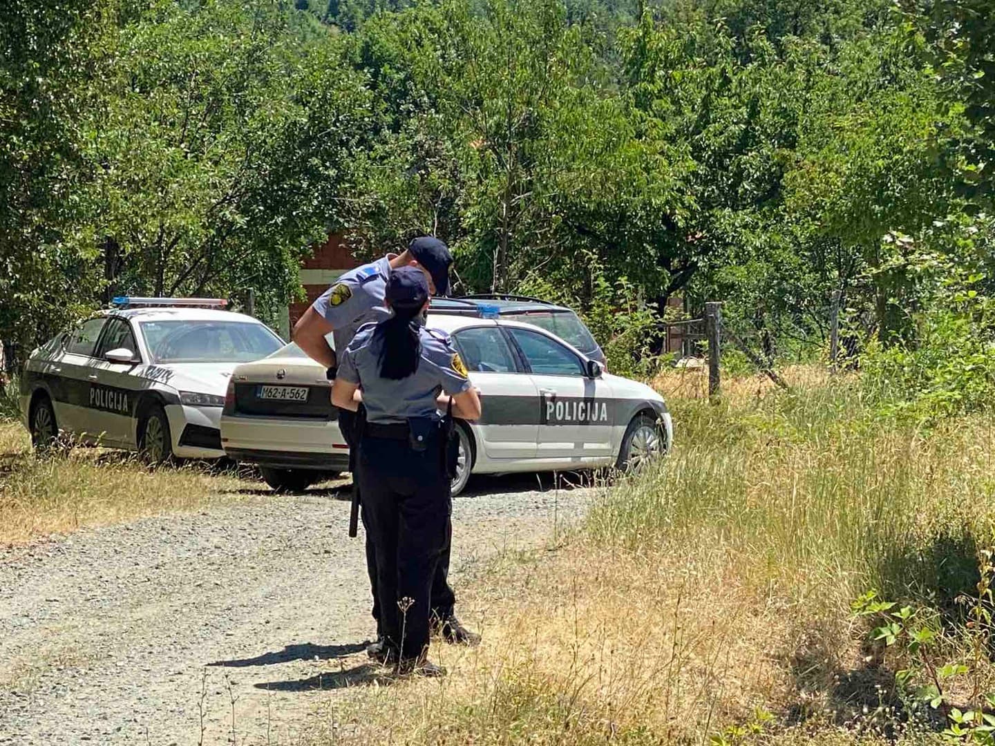 Policija blokirala povratničko selo: Istraga u toku - slika 1