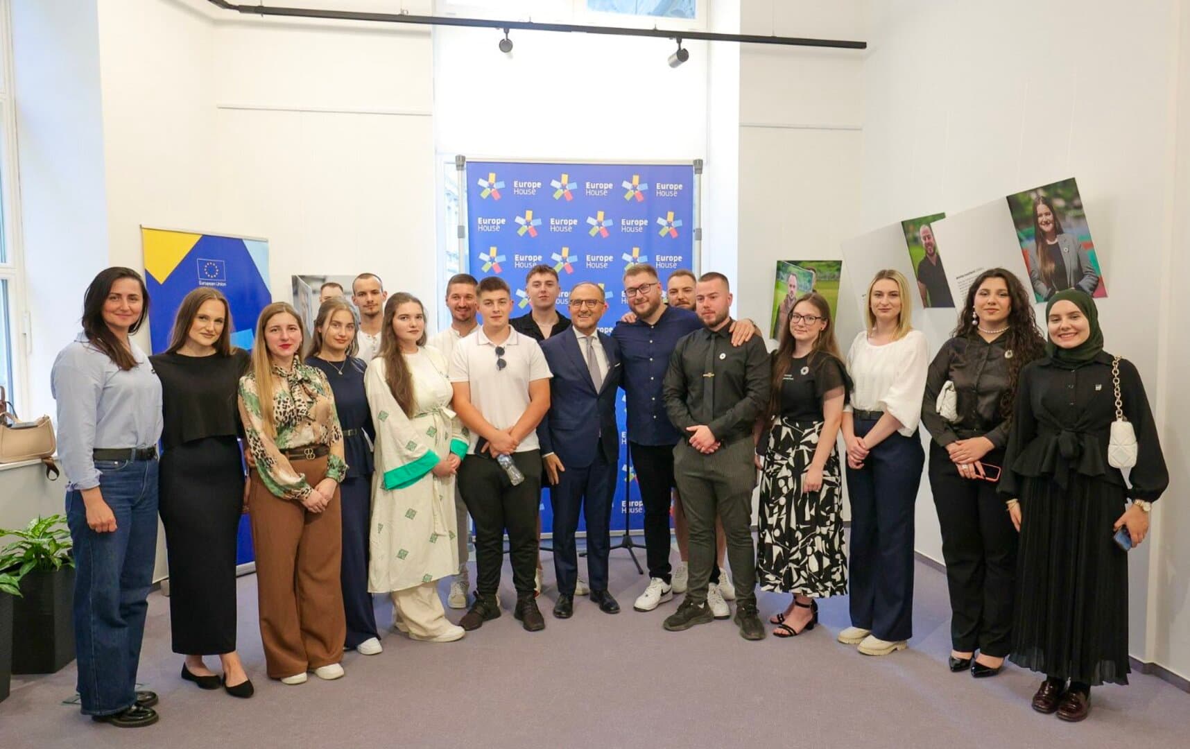 EU obilježava 30 godina od genocida u Srebrenici: Sjećanje kao temelj borbe protiv negiranja - slika 4