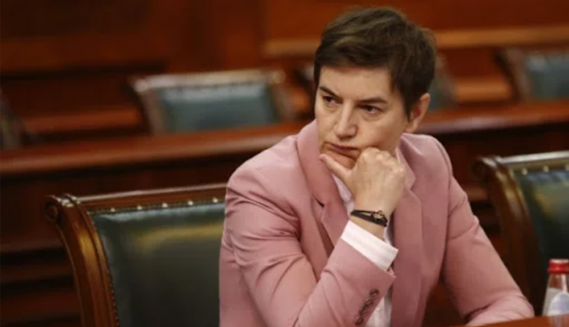 Brnabić pružila jezik: Srbi su žrtve i niko ih ne razumije - slika 1