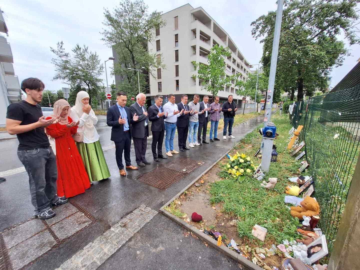 Ministar Hurtić posjetio porodice tragično stradale djece u školi u Gracu - slika 6