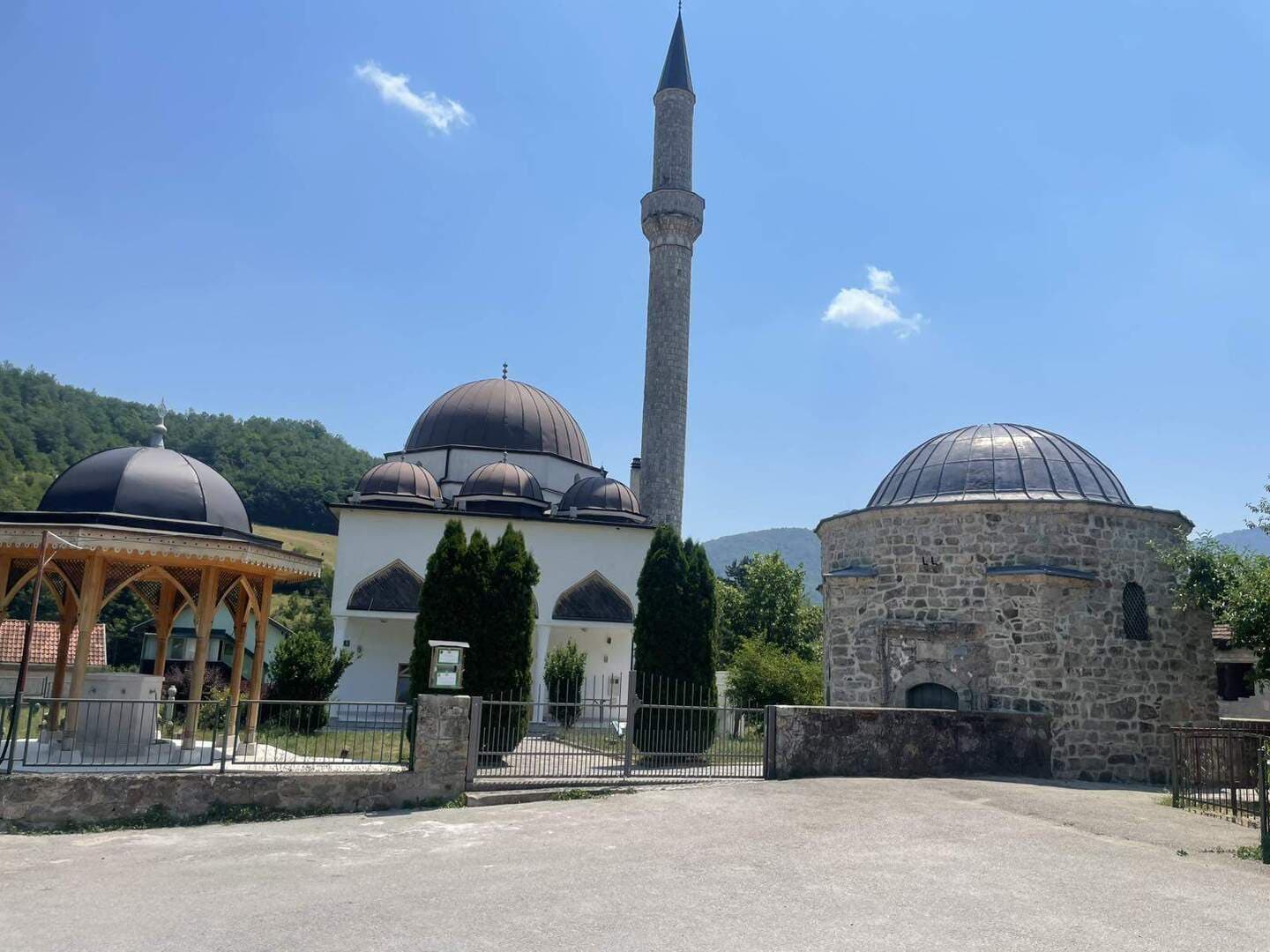 Čovjek po čovjek, kamen po kamen: Obnovljen džemat u Prači - slika 1