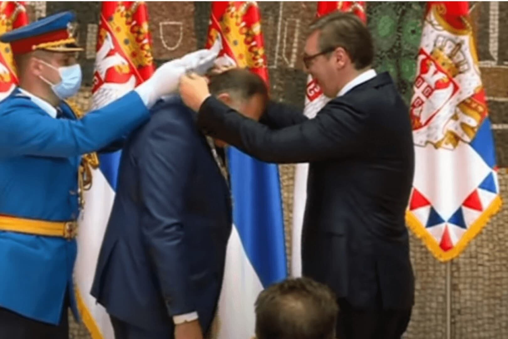 “Diplomatski odgovor Aleksandru Vučiću – Mrš, smradu” - slika 1