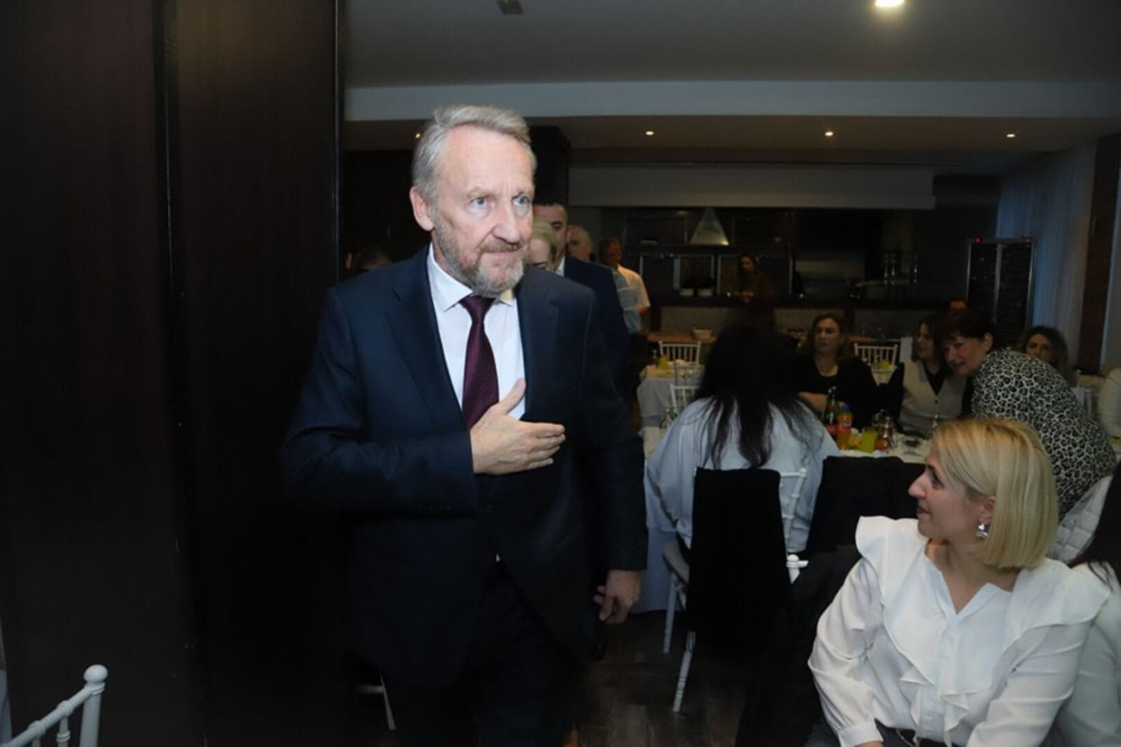 Izetbegović: Ako Dodik ostane na čelu SNSD-a sve je onda bilo igrokaz - slika 1