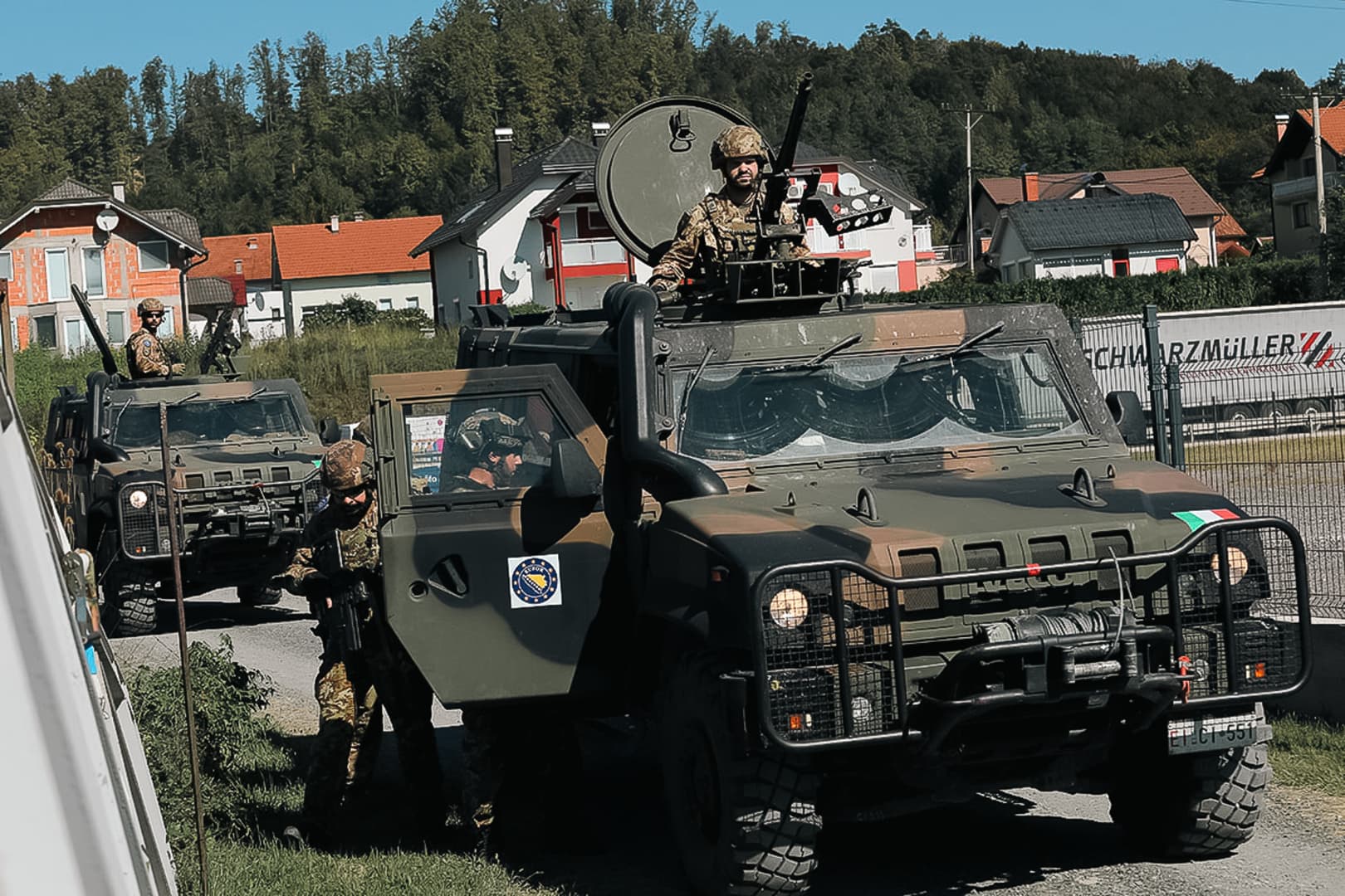 Počeli veliki manevri EUFOR-a: Razbijena "blokada" putnog pravca - slika 11