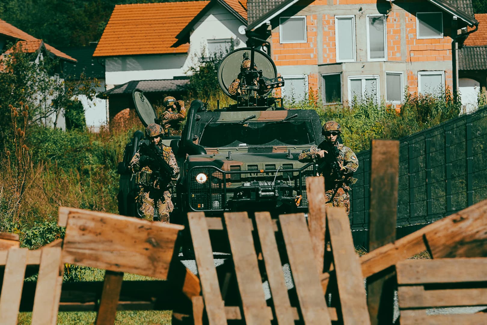 Počeli veliki manevri EUFOR-a: Razbijena "blokada" putnog pravca - slika 3