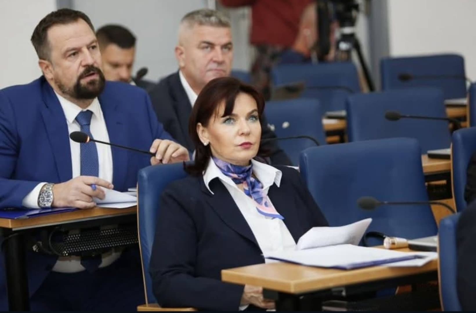 Trojka je materijal za političke satire - slika 1