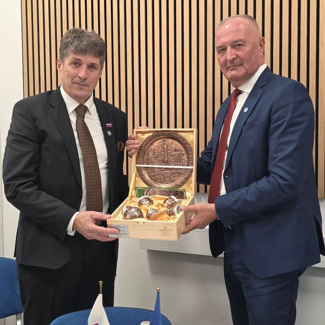 Slovenija donira BiH specijalna vojna vozila - slika 1