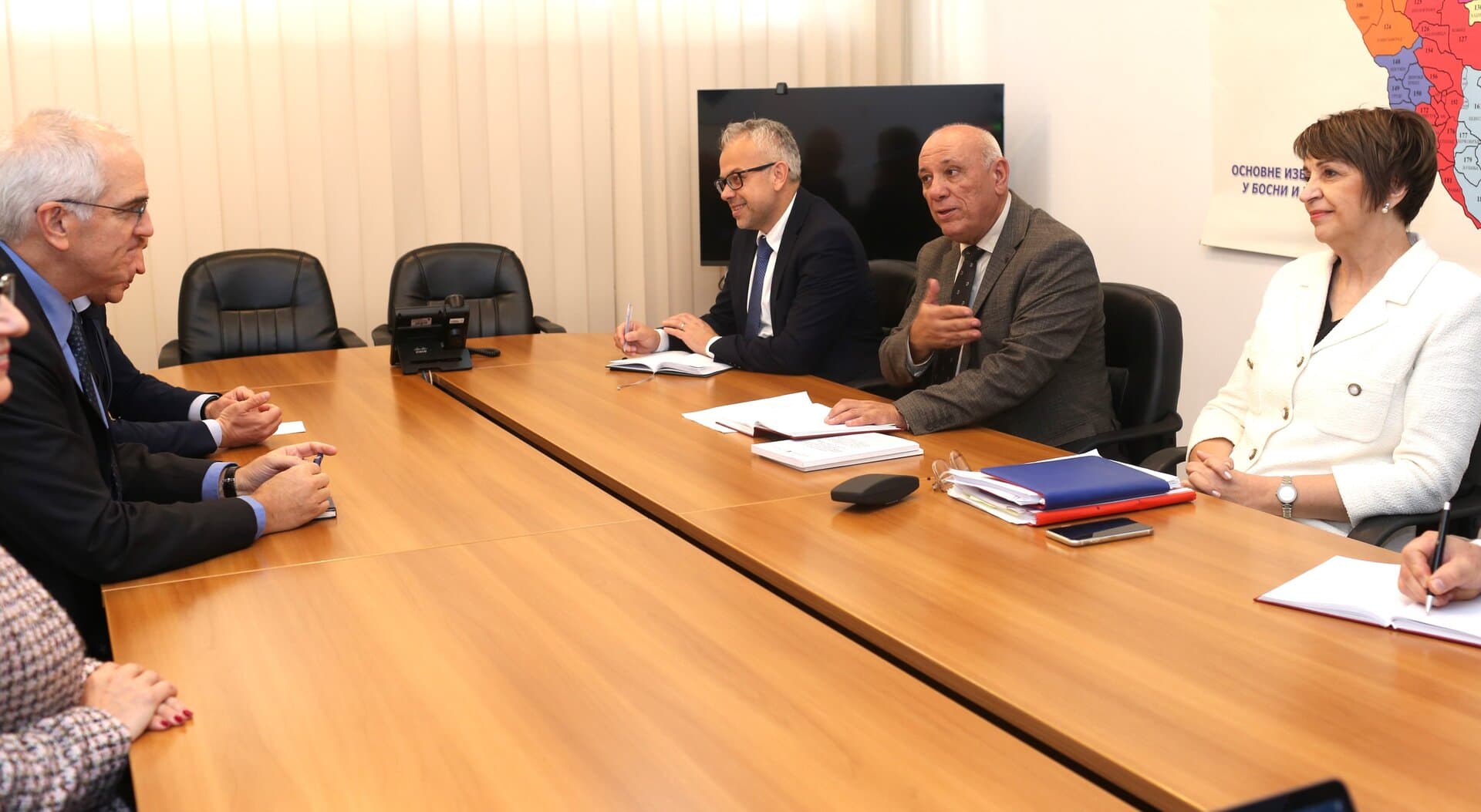 Ambasador Rick Holtzapple sa članovima CIK-a BiH o pripremama za prijevremene izbore u Rs i... - slika 4