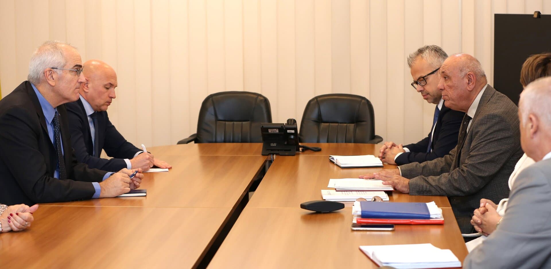 Ambasador Rick Holtzapple sa članovima CIK-a BiH o pripremama za prijevremene izbore u Rs i... - slika 3