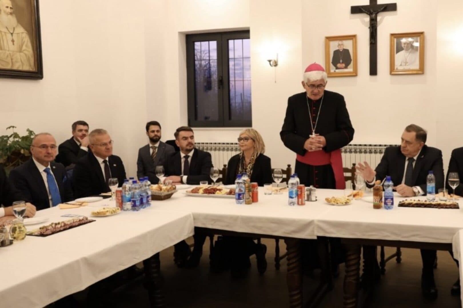 Kad Plenković služi Dodiku i Čoviću - slika 1