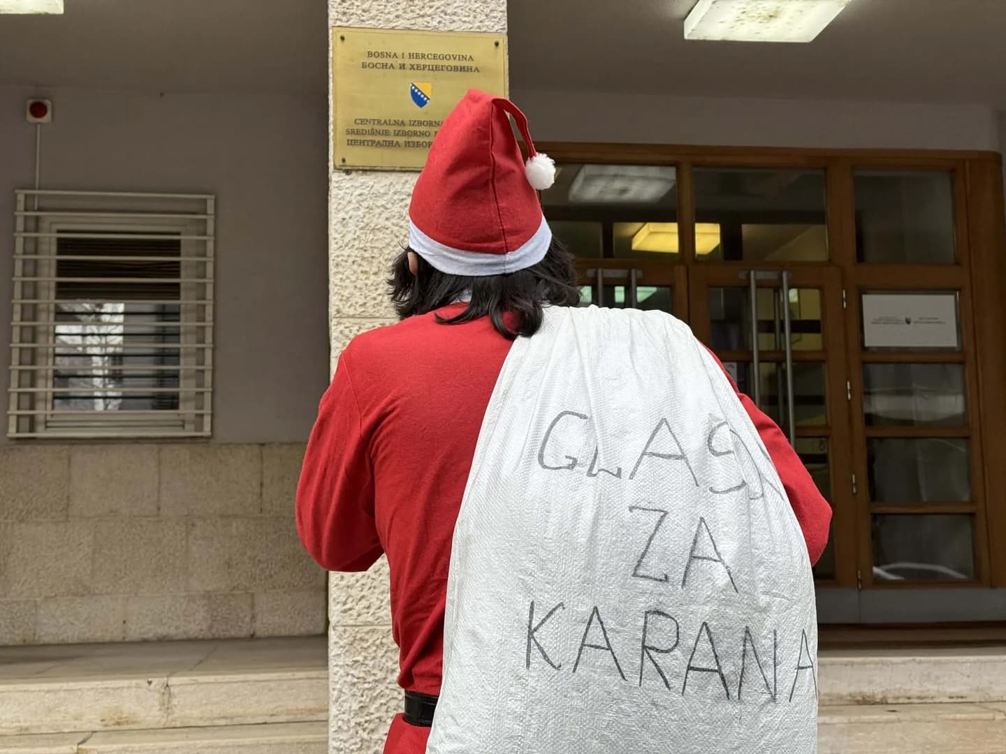 “Deda Mraz” CIK-u donio džak glasova za dječaka Sinišu - slika 1