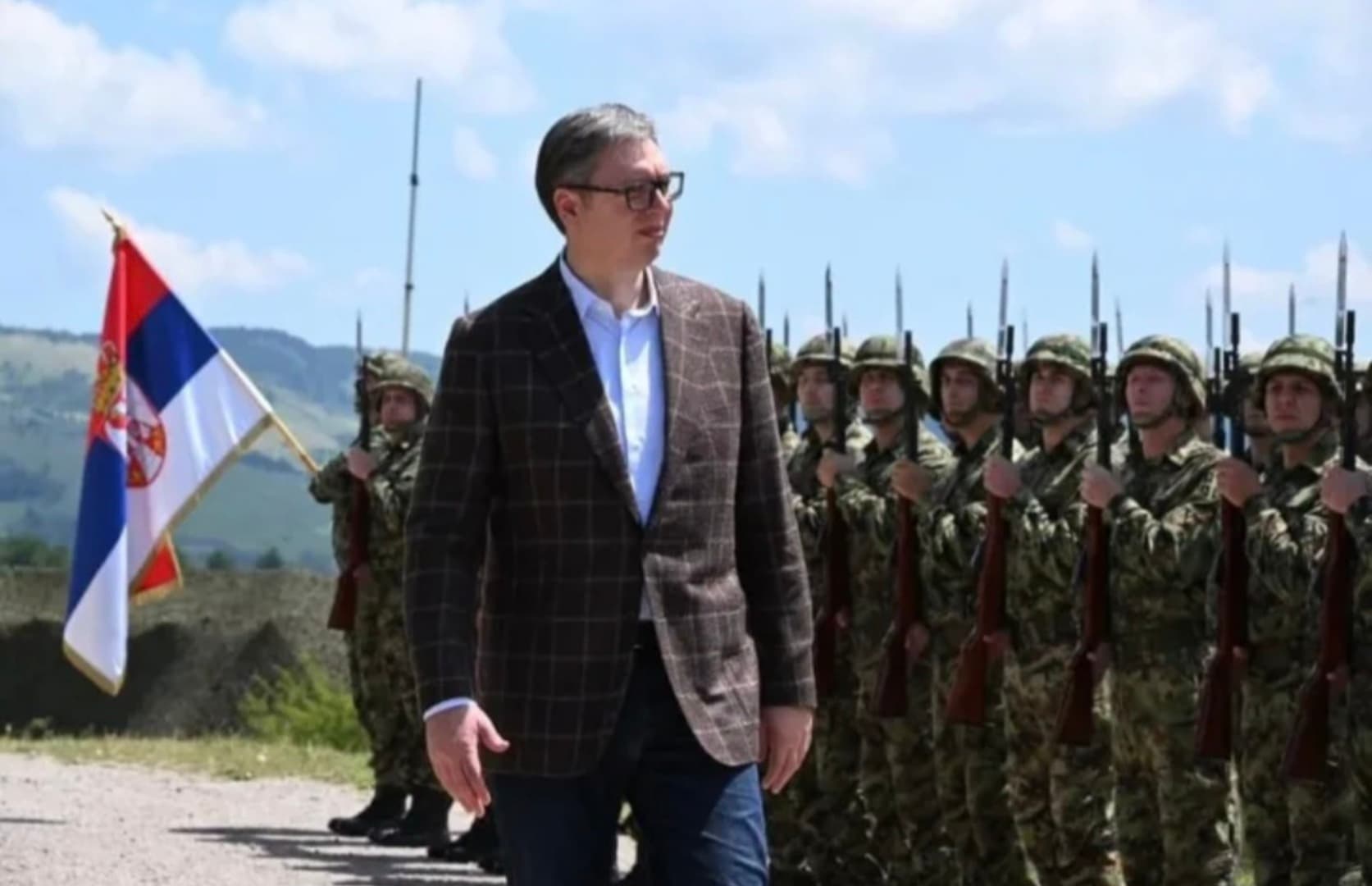 Vučić kaže da će obavezni vojni rok u Srbiji trajati od 75 do 90 dana - slika 1