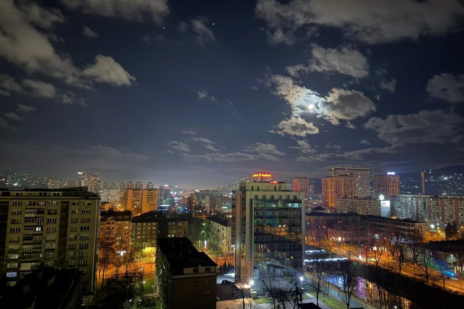 Sarajevo cijelo, naviklo na bijelo - slika 1