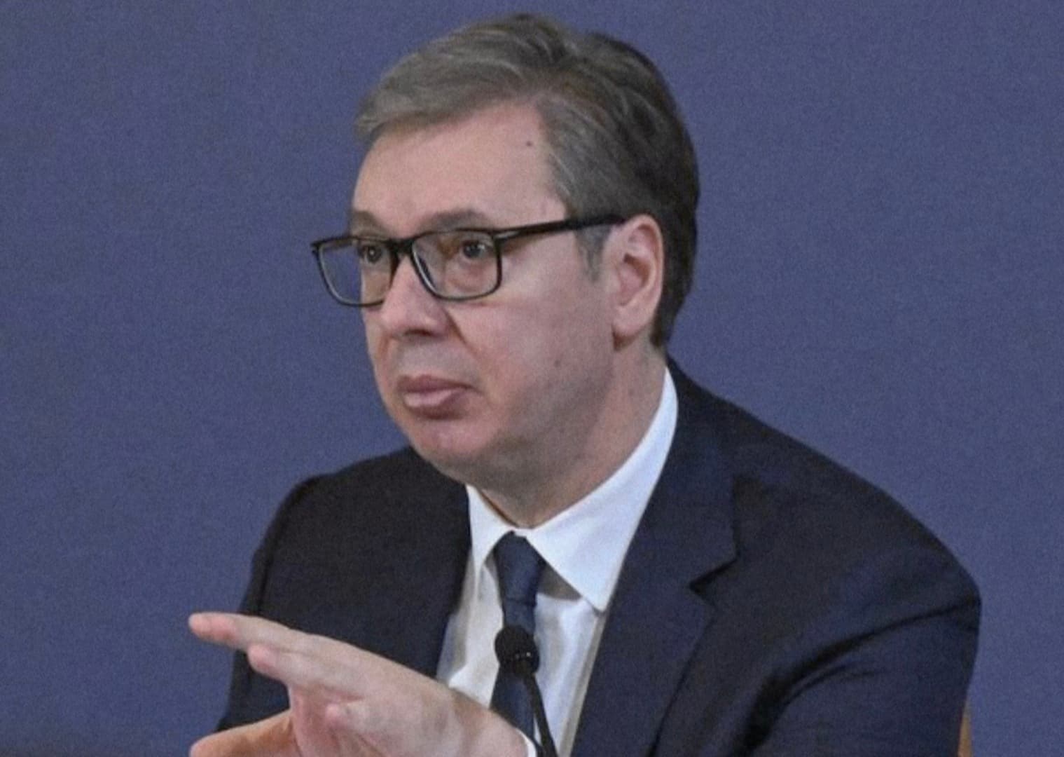 Vučić: Moramo da se malo sakrijemo ispod kamena dok ovo prođe - slika 1