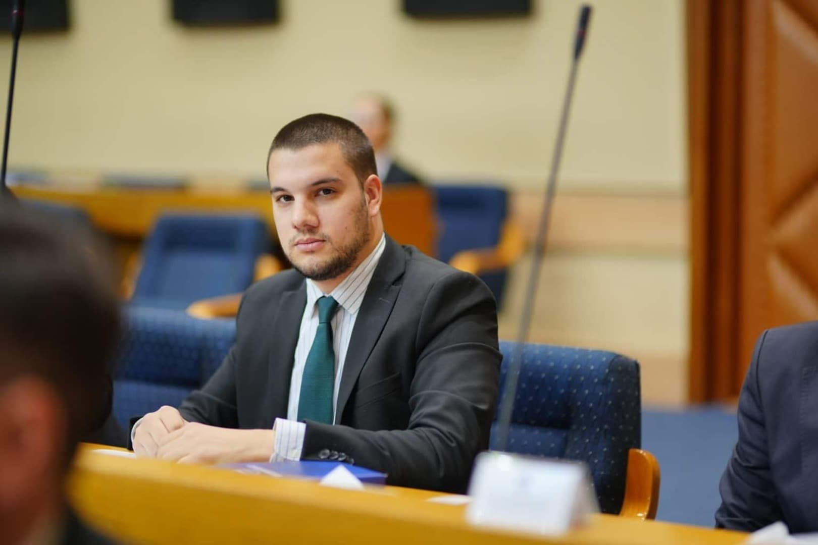 "U se, na se i poda se": Ministar dao stipendiju sinu - slika 1