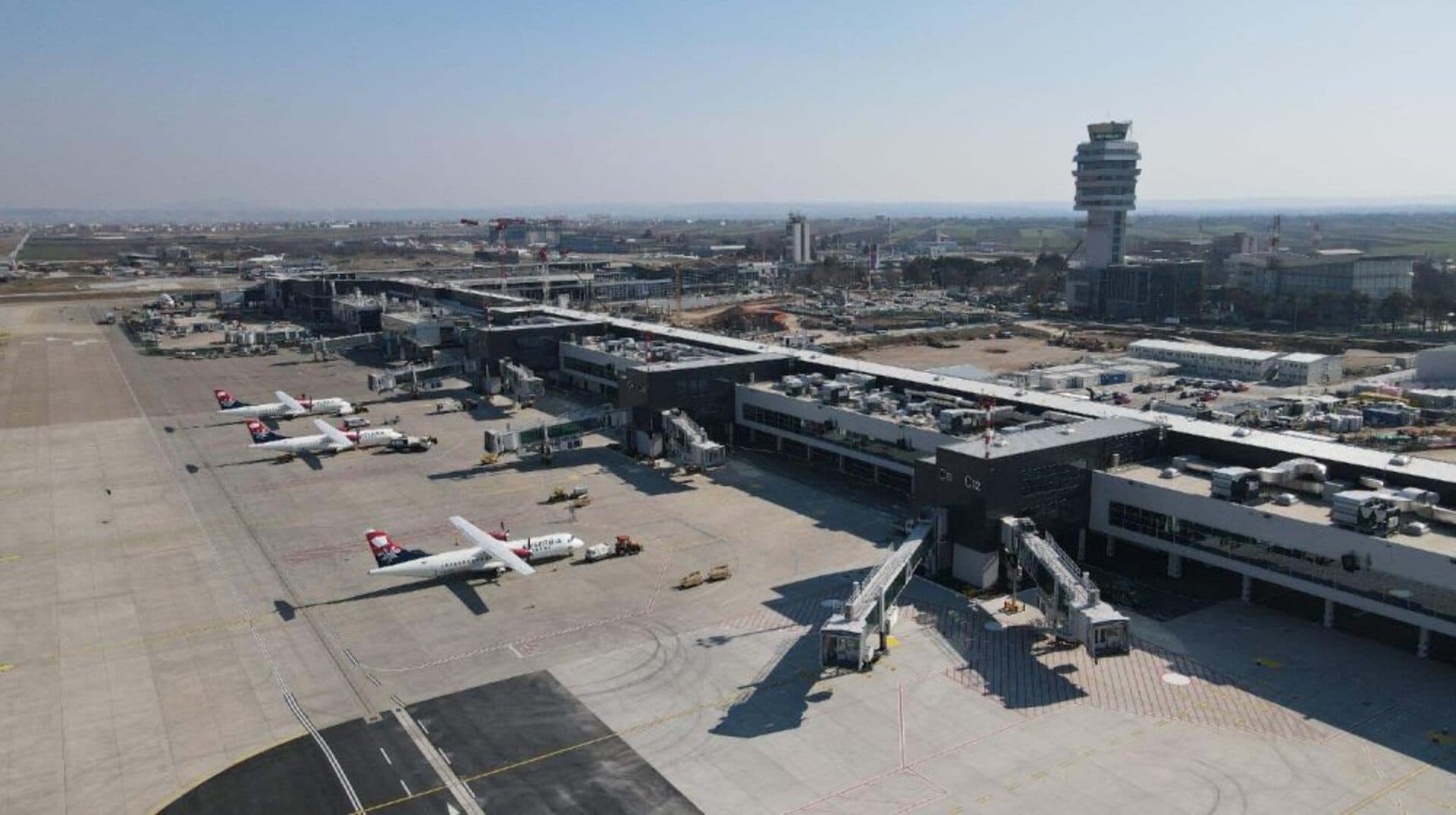 Poljska zatvorila dva aerodroma blizu Ukrajine: Vojska preuzela zračni prostor - slika 1