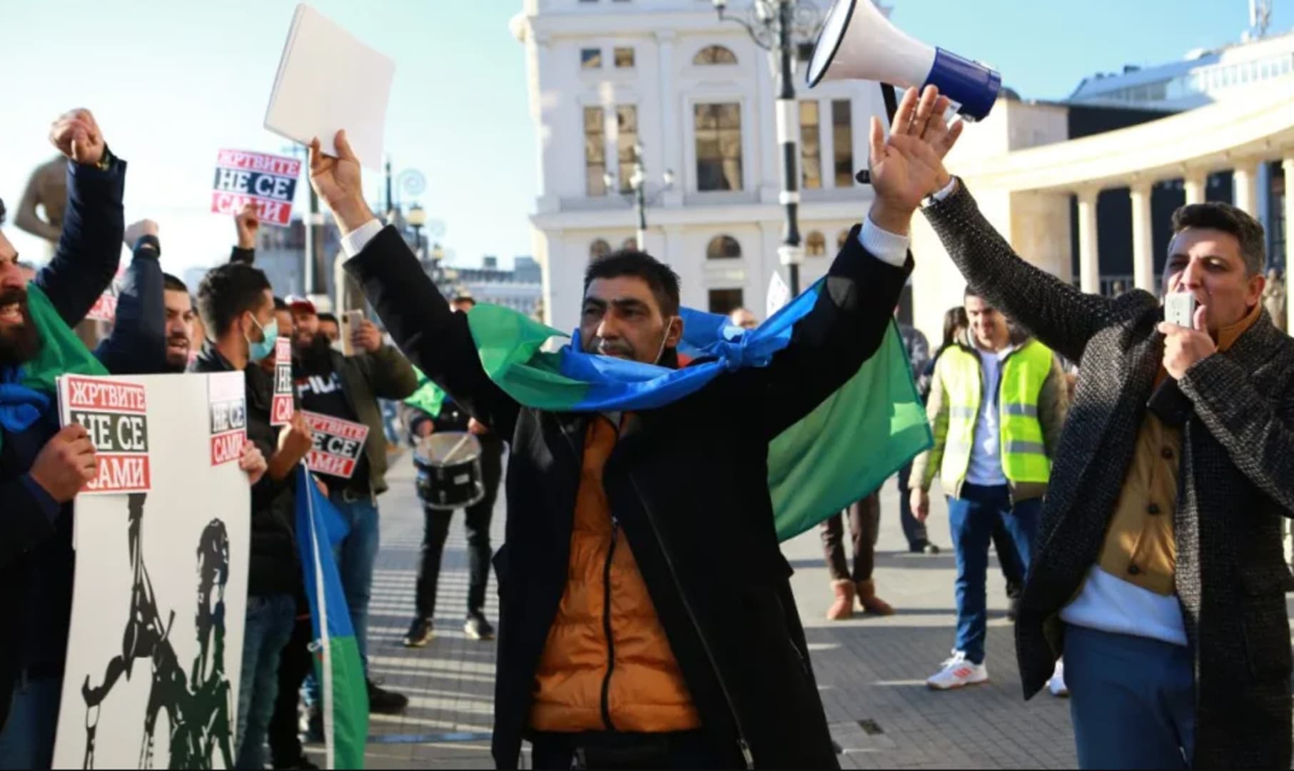 Veliki protesti Roma u Makedoniji. Blokiran saobraćaj - slika 1