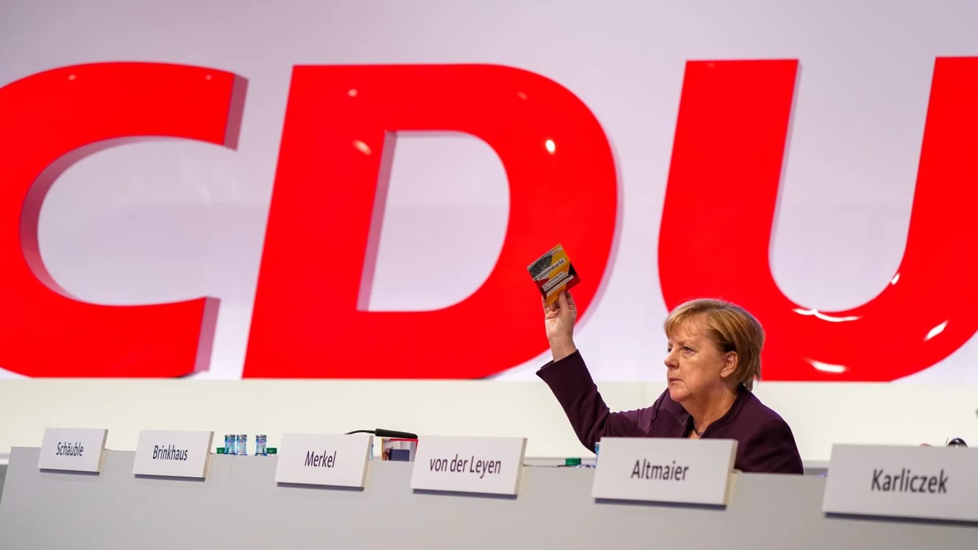 Angela Merkel se vraća u politiku? - slika 1