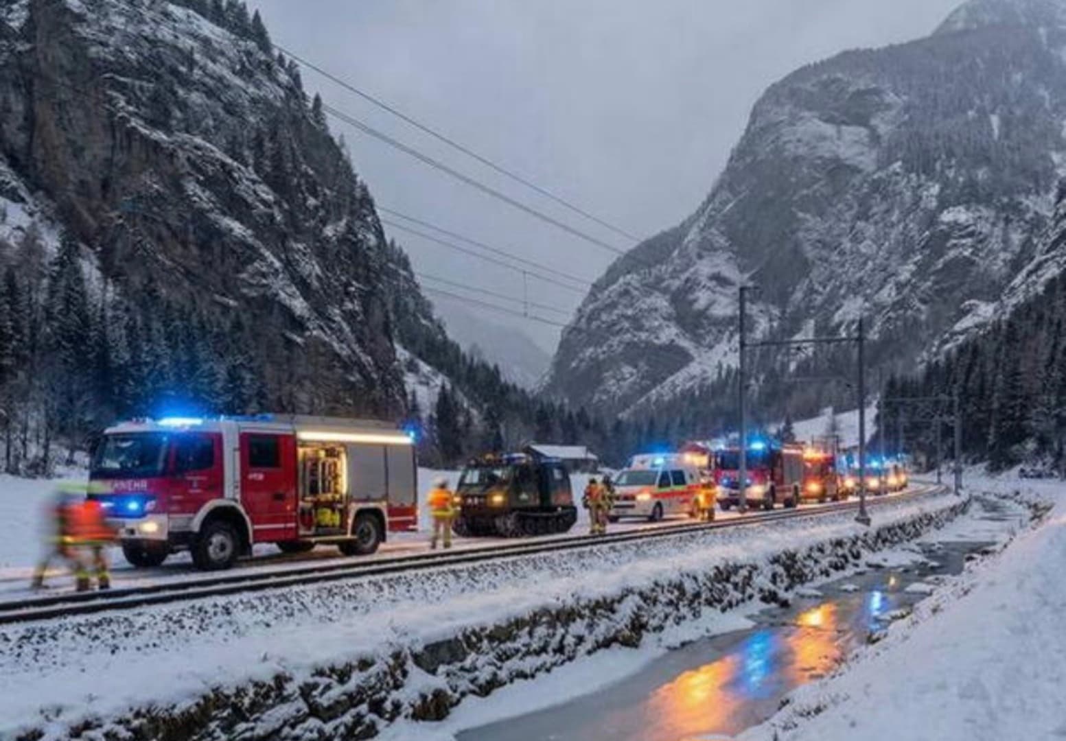Voz iskočio iz šina na jugu Švicarske, ima povrijeđenih - slika 1
