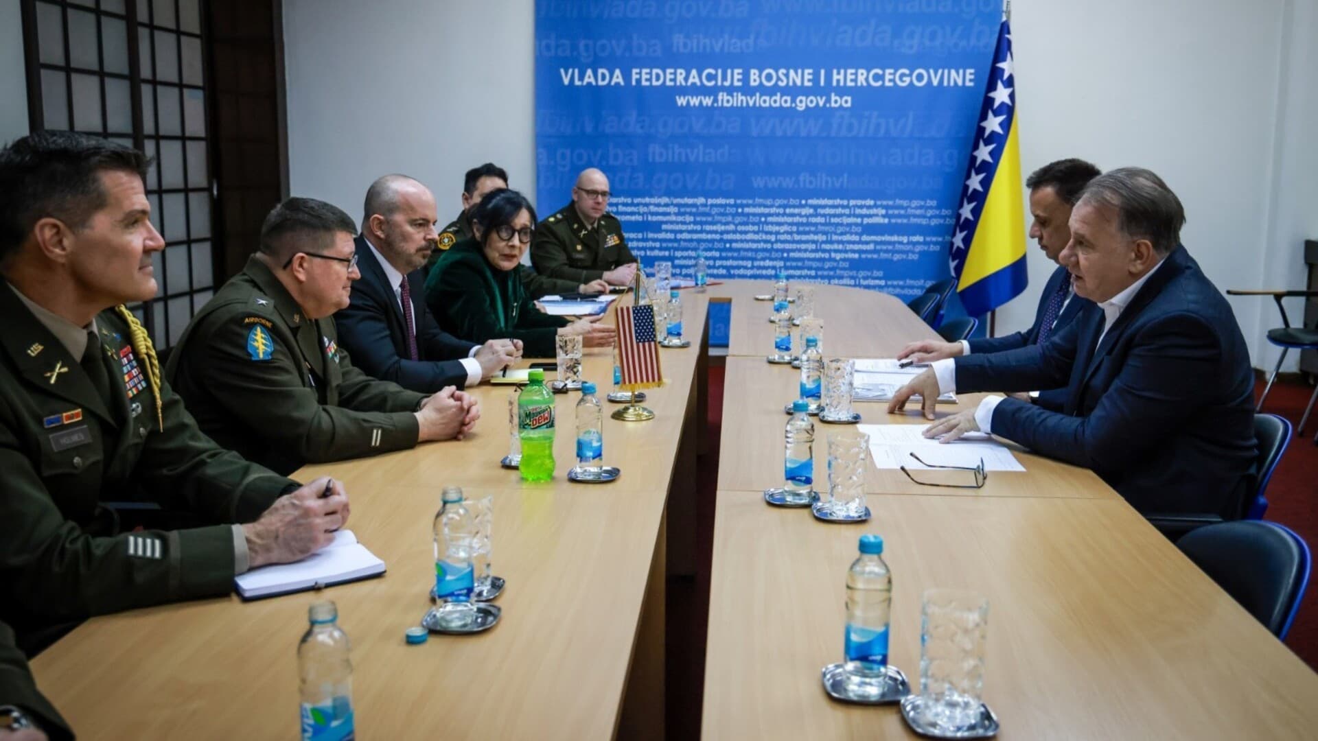 Nikšić razgovarao s Ginkelom i generalom McKinneyem - slika 1