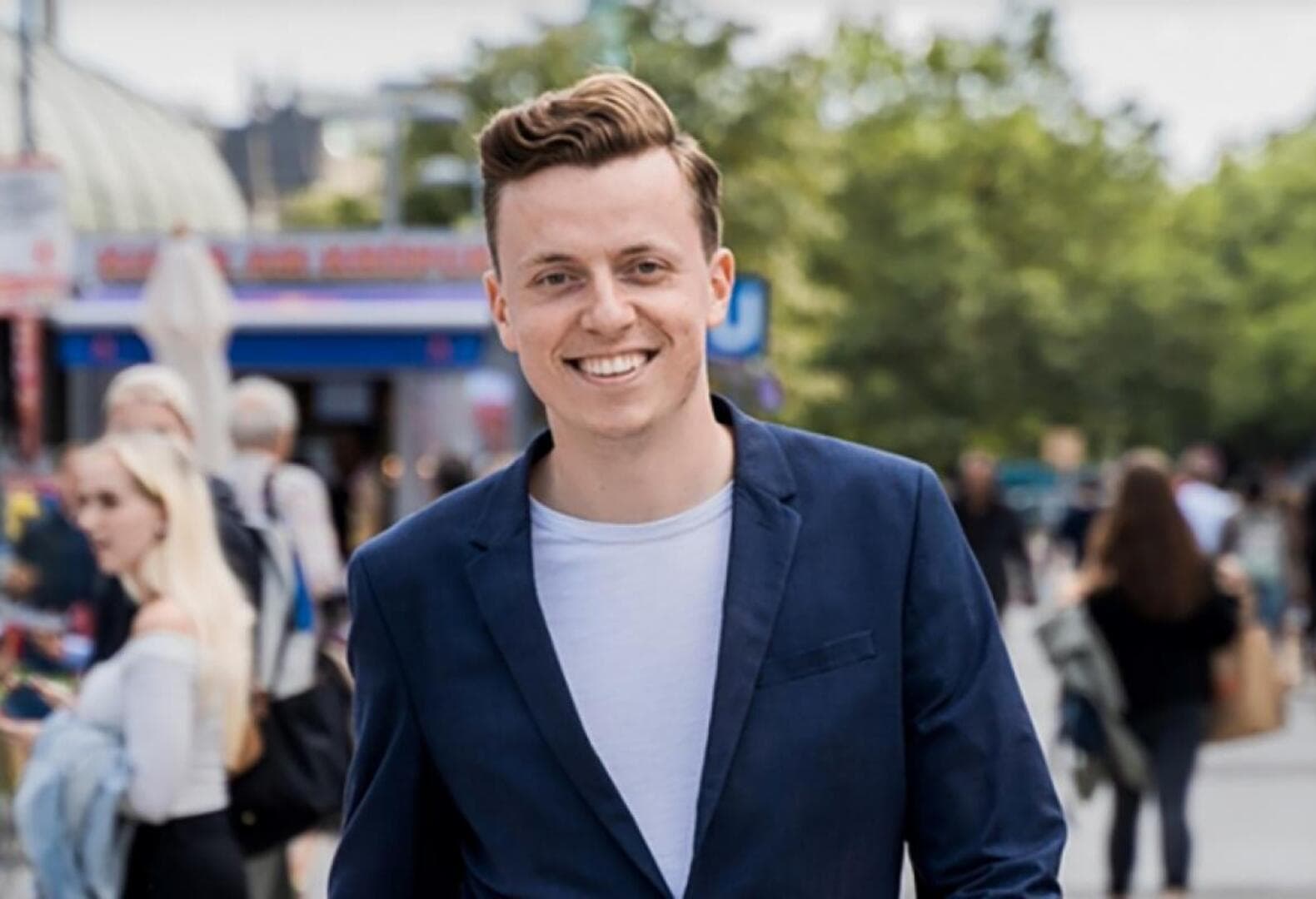 Adis Ahmetović žestoko prozvao krajnju desnicu, ali i ljevicu u Njemačkoj - slika 1