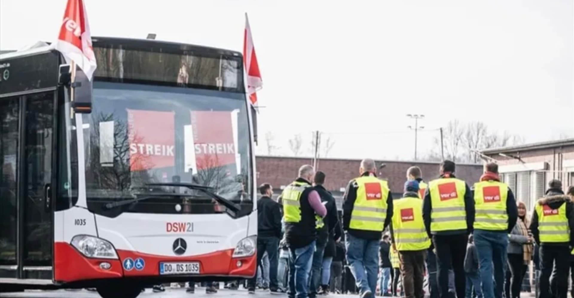Štrajk u Njemačkoj: Autobusi, vozovi i metroi stali, javni prevoz gotovo paralisan - slika 1