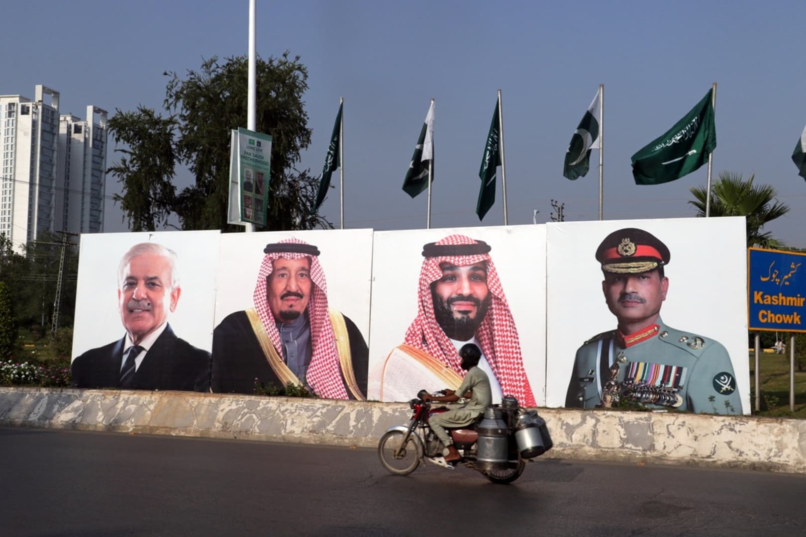 SAD i Izael napali Iran: Muslimani u rasulu - slika 1