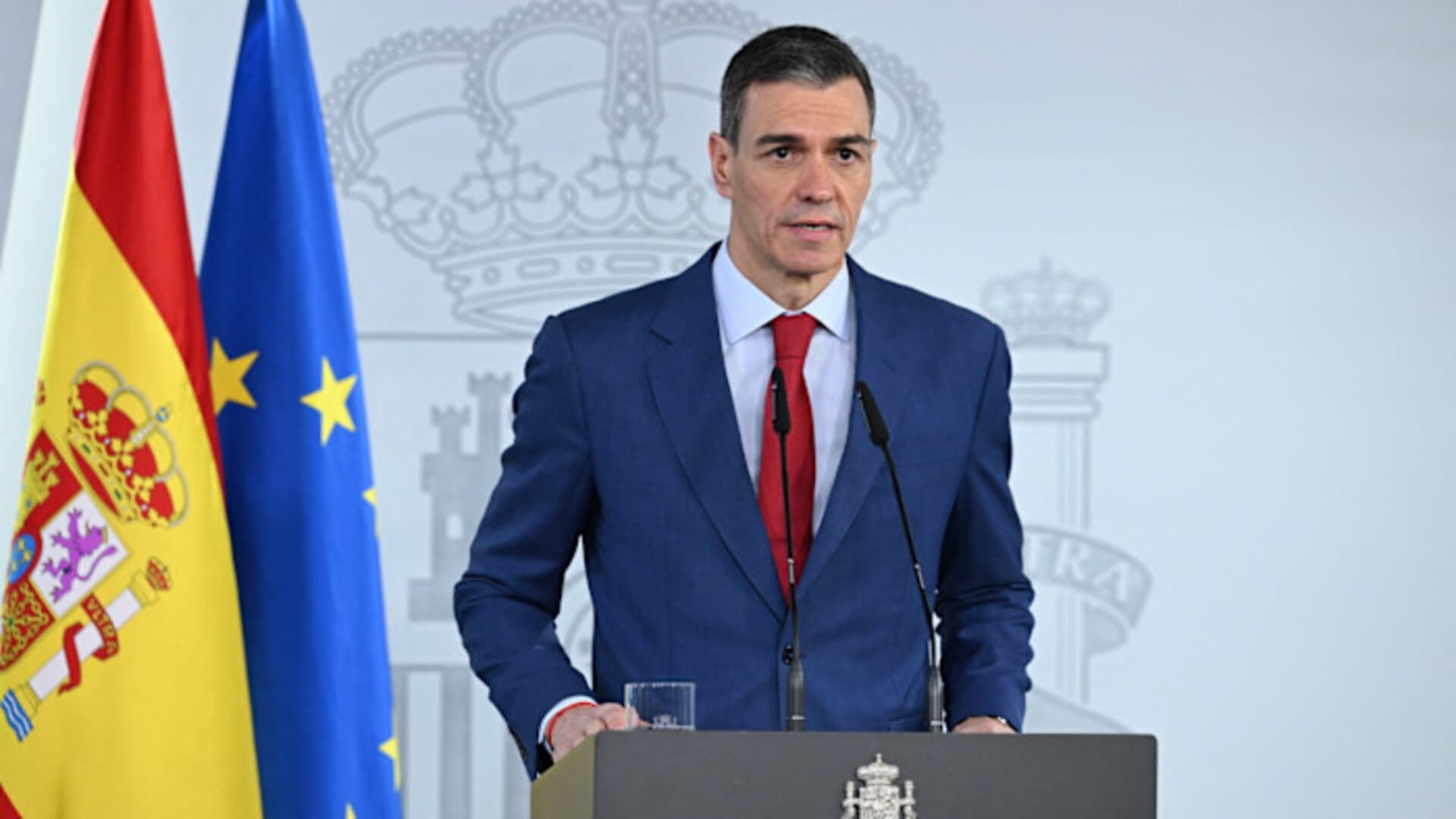 Pedro Sanchez vodi usamljenu bitku suprotstavljajući se Trumpu - slika 1