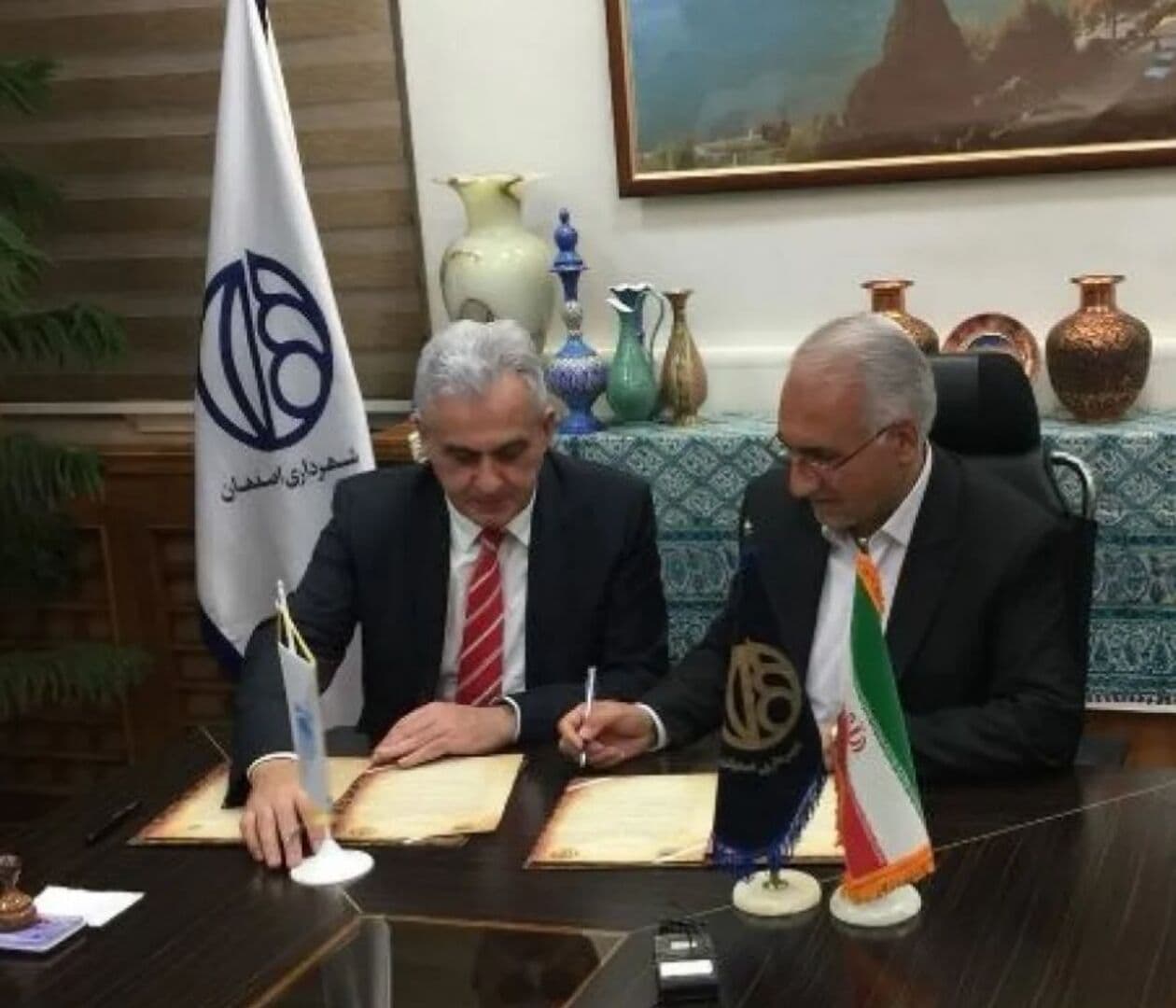 HDZ-ov Bešlić potpisao bratimljenje Mostara s Isfahanom. Kordić šuti - slika 1