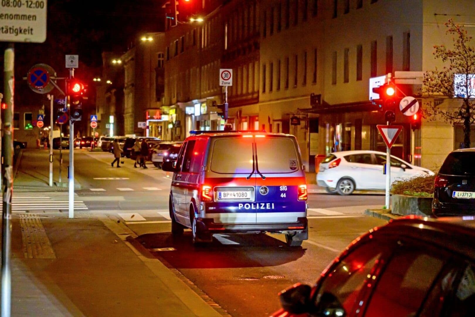 Hrvat priznao zločin: Nožem napadao ljude u Lincu - slika 1