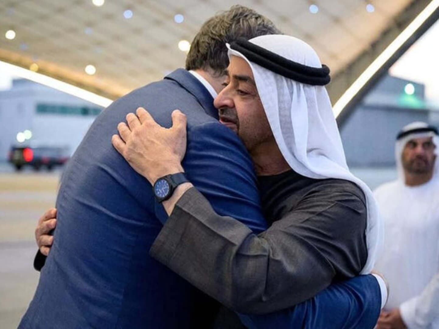 Vučić se iznenada pojavio na Bliskom istoku, izgrlio se sa predsjednikom - slika 1