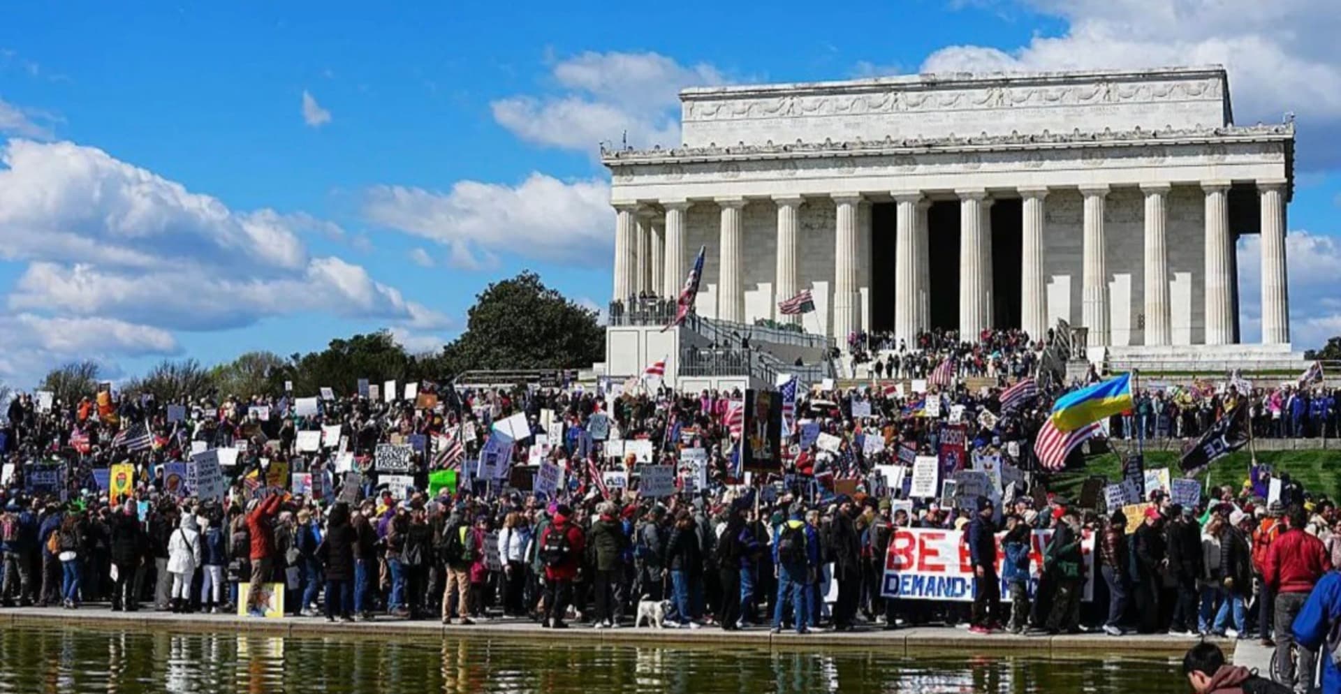 Masovni protesti širom SAD-a protiv Trumpa, hiljade ljudi poručuju: Ne ratu s Iranom - slika 1