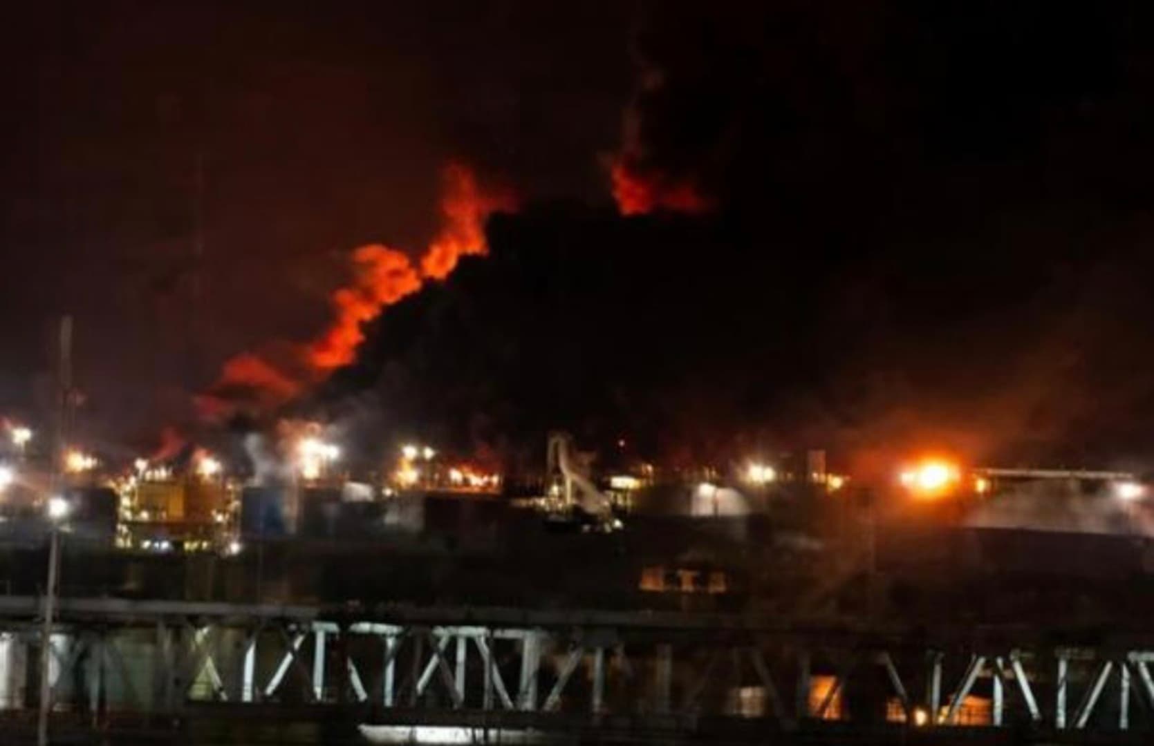 Ukrajinci dronovima napali ključni ruski naftni terminal - slika 1