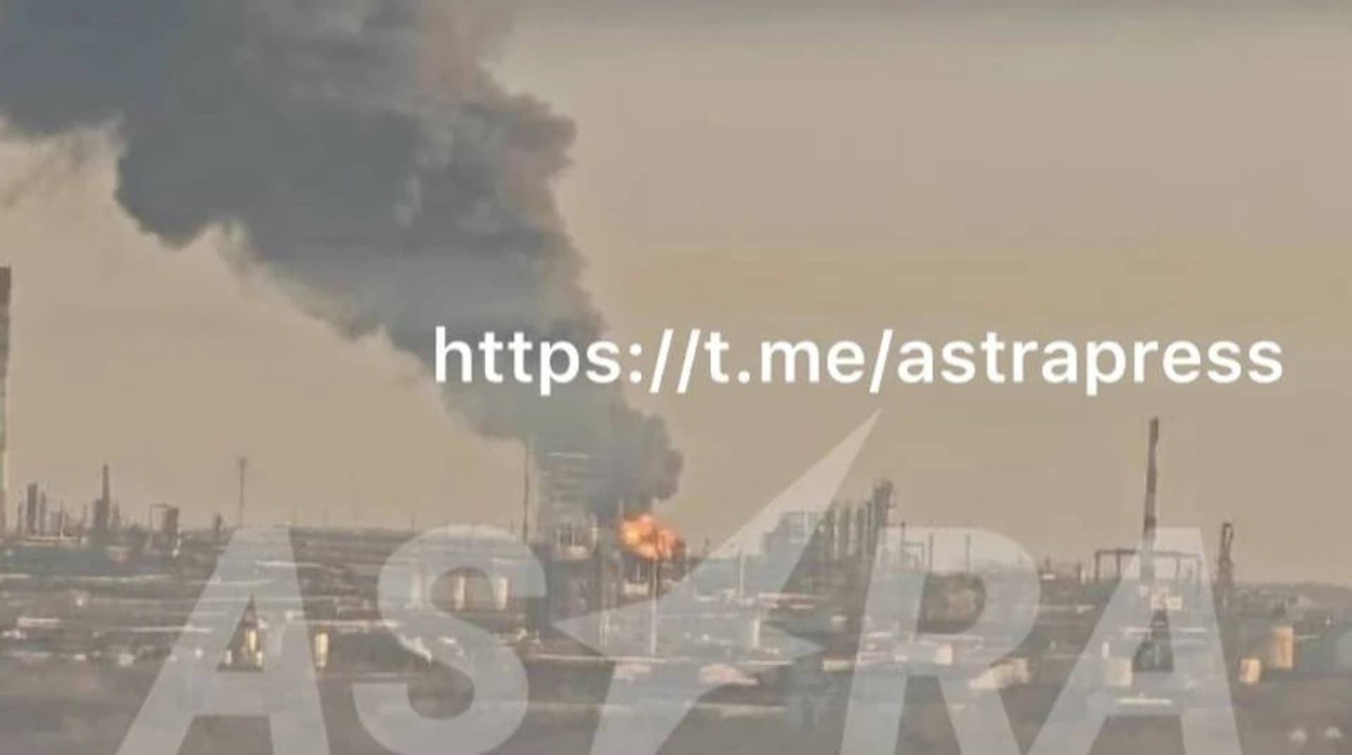 Ukrajinci zapalili veliku rusku rafineriju - slika 1