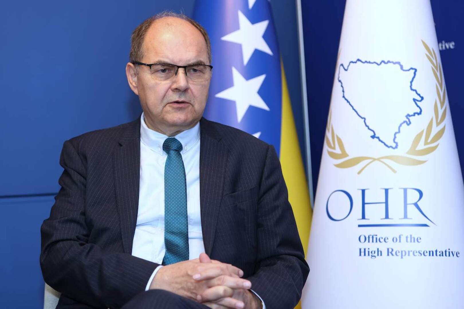 Ide Schmidt. Britanac preuzima - slika 1