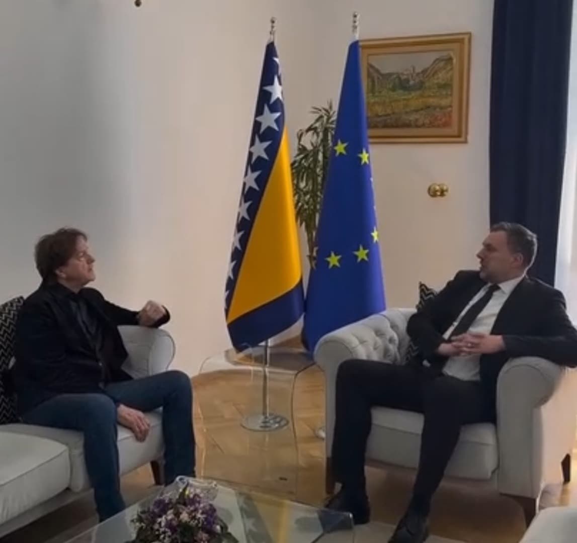 Zdravku Čoliću uručen diplomatski pasoš BiH - slika 1