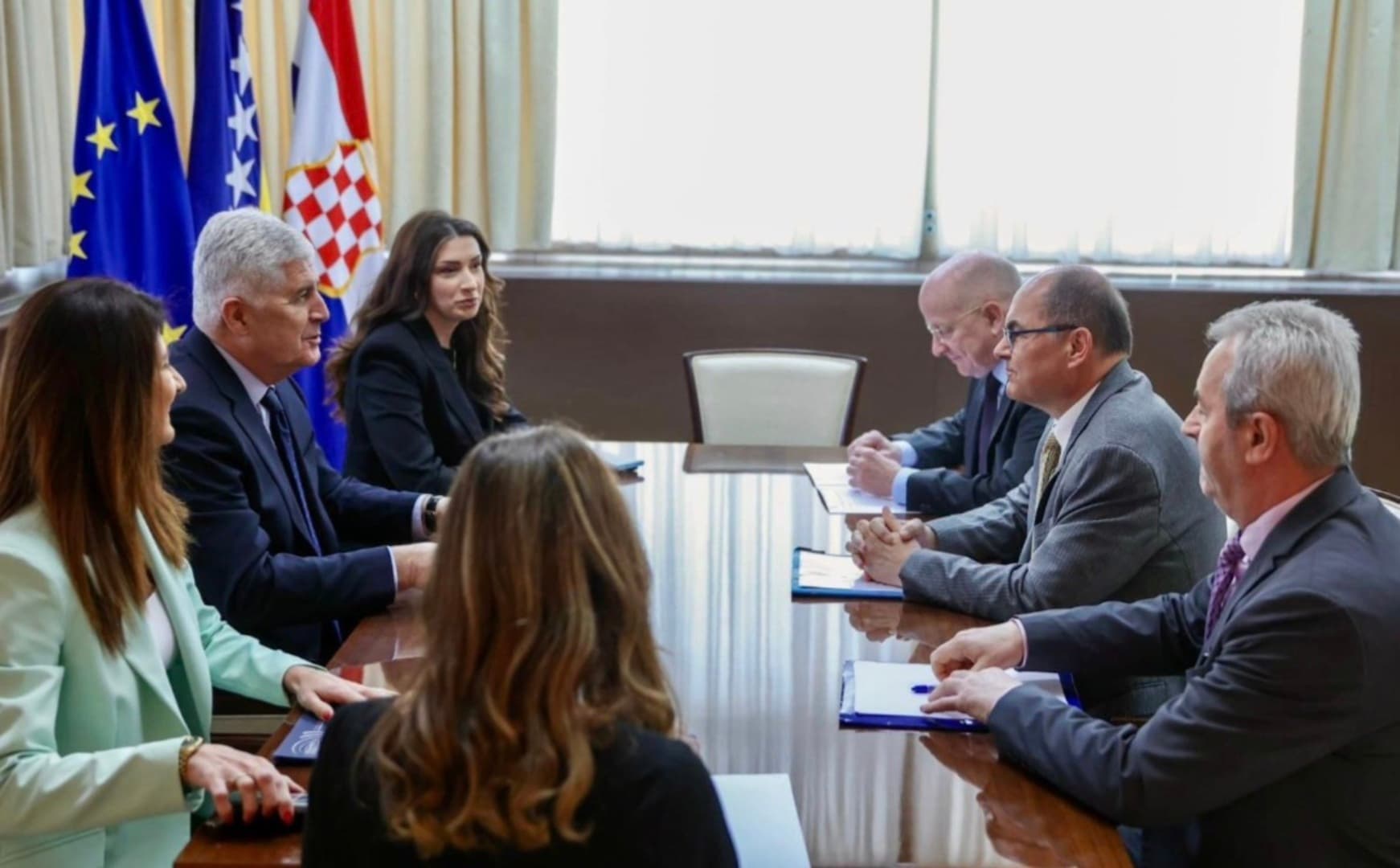 Schmidt s Čovićem o EU putu, dok ga HDZ paralelno blokira - slika 1