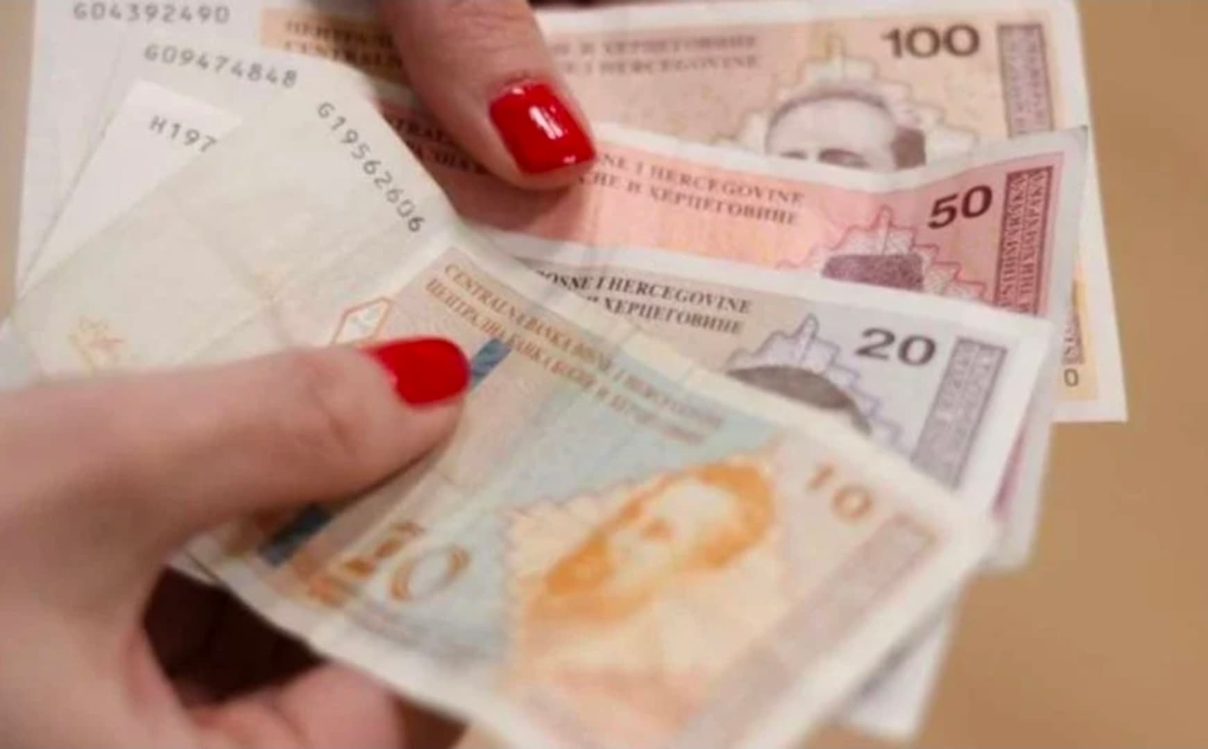 "Radim, ali ne živim": Minimalna plata nije dovoljna, kako osigurati dostojanstven život u BiH? - slika 1