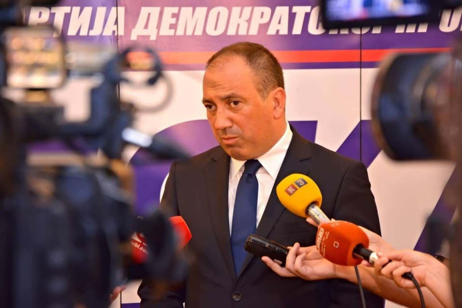 Crnadak pitao vrh Rs-a: 'Zna li se šta?' - slika 1