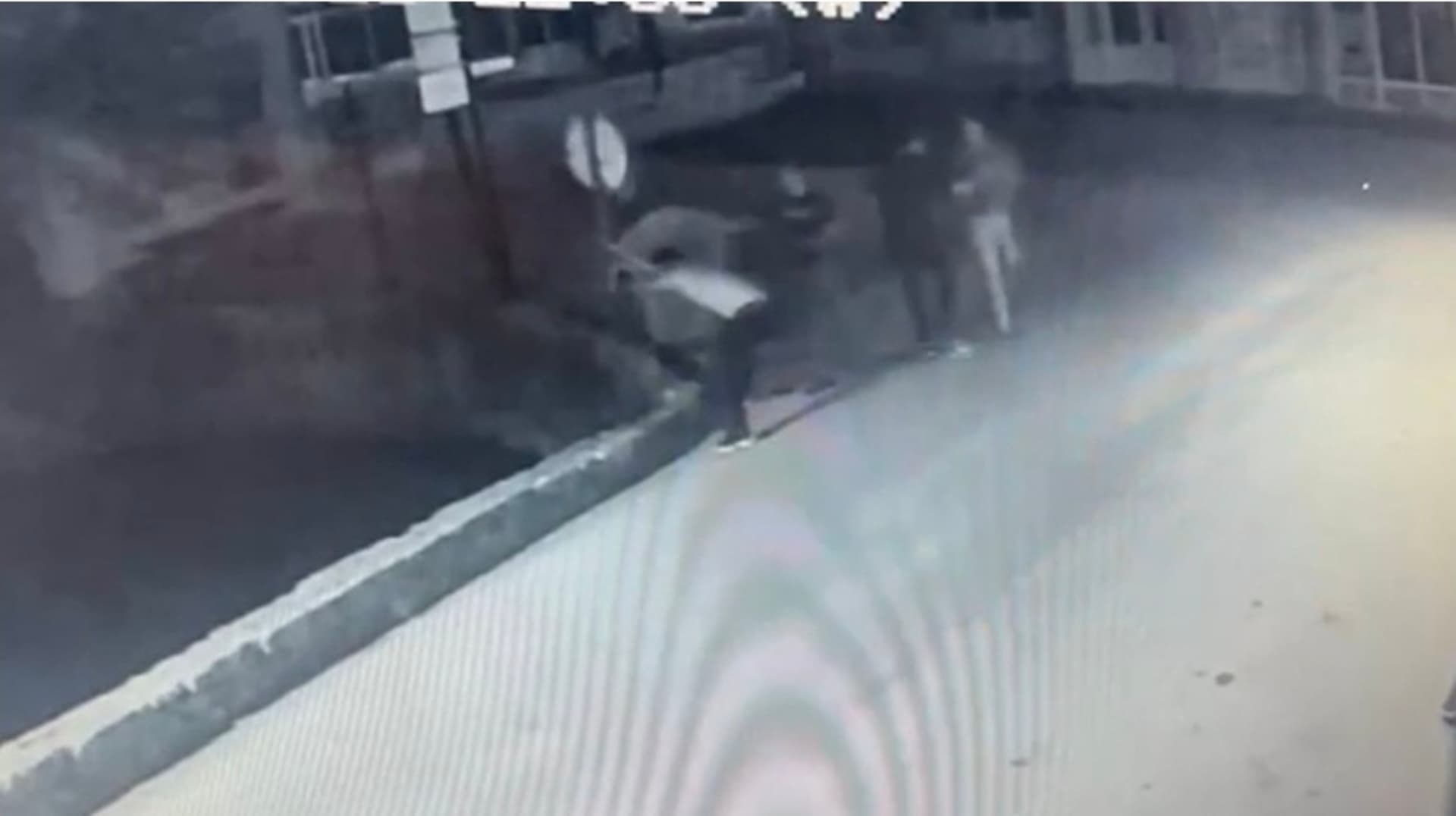 Snimak napada iz Stoca: Predsjednik Mladeži HDZ-a Matej Šutalo jedan je od napadača  - slika 1