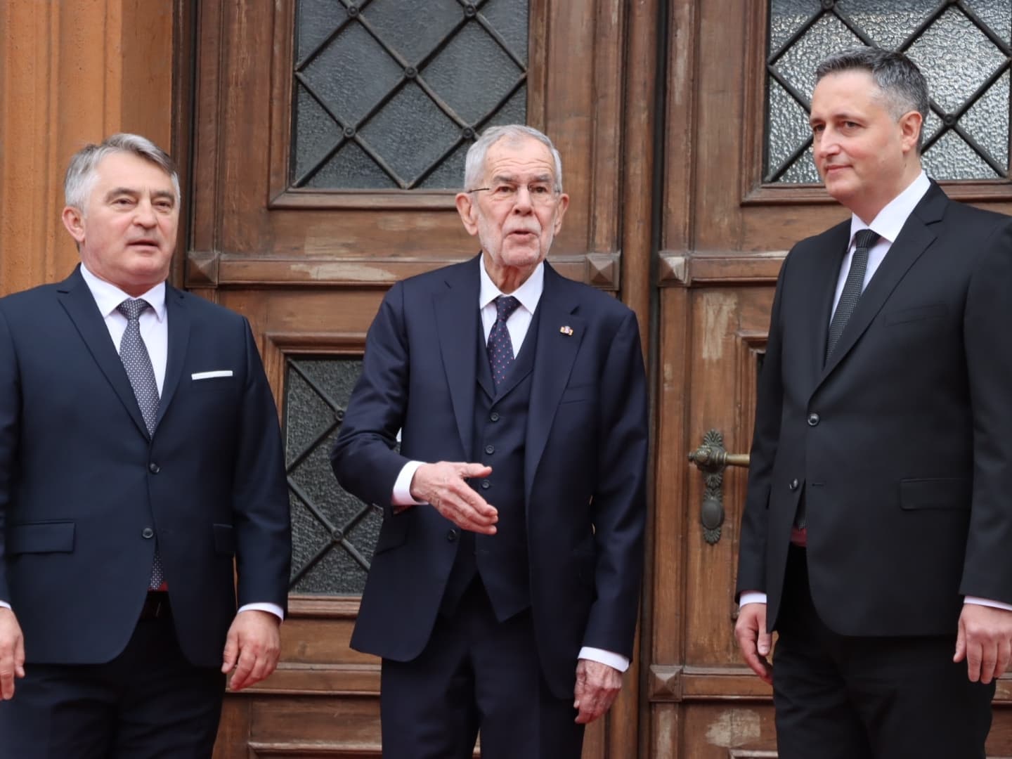 Predsjednik Austrije Alexander Van der Bellen svečano dočekan ispred Predsjedništva BiH - slika 1