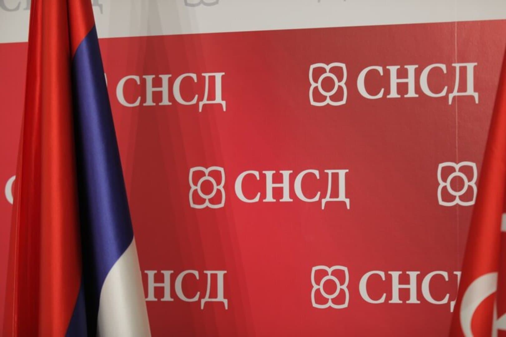 SNSD stavlja karte na stol? - slika 1