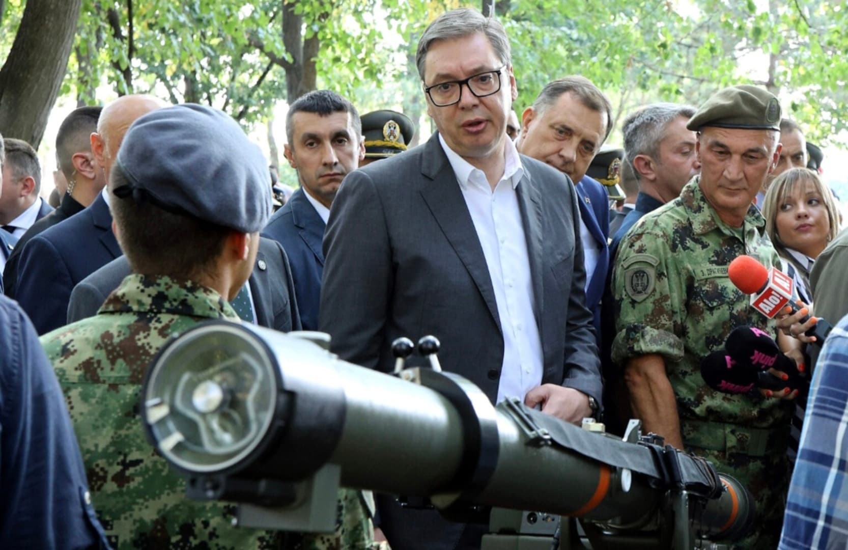 Vučić: "Srbija kupuje novo oružje, idućih dana ćemo potpisati velike ugovore" - slika 1